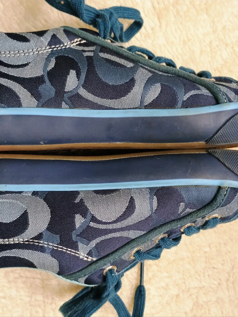 Beautiful Coach Barrett low-top sneakers in a gorgeous blue denim shades! 7.5M